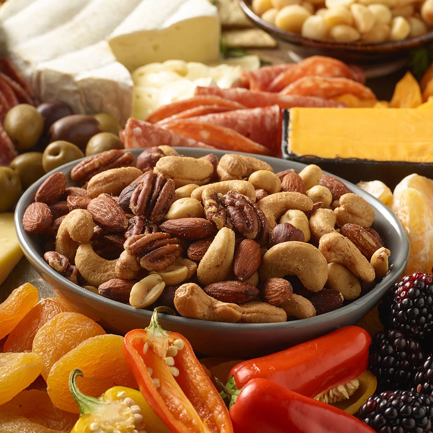 Member's Mark Roasted and Salted Mixed Nuts with Peanuts (34 oz.) Jarasim